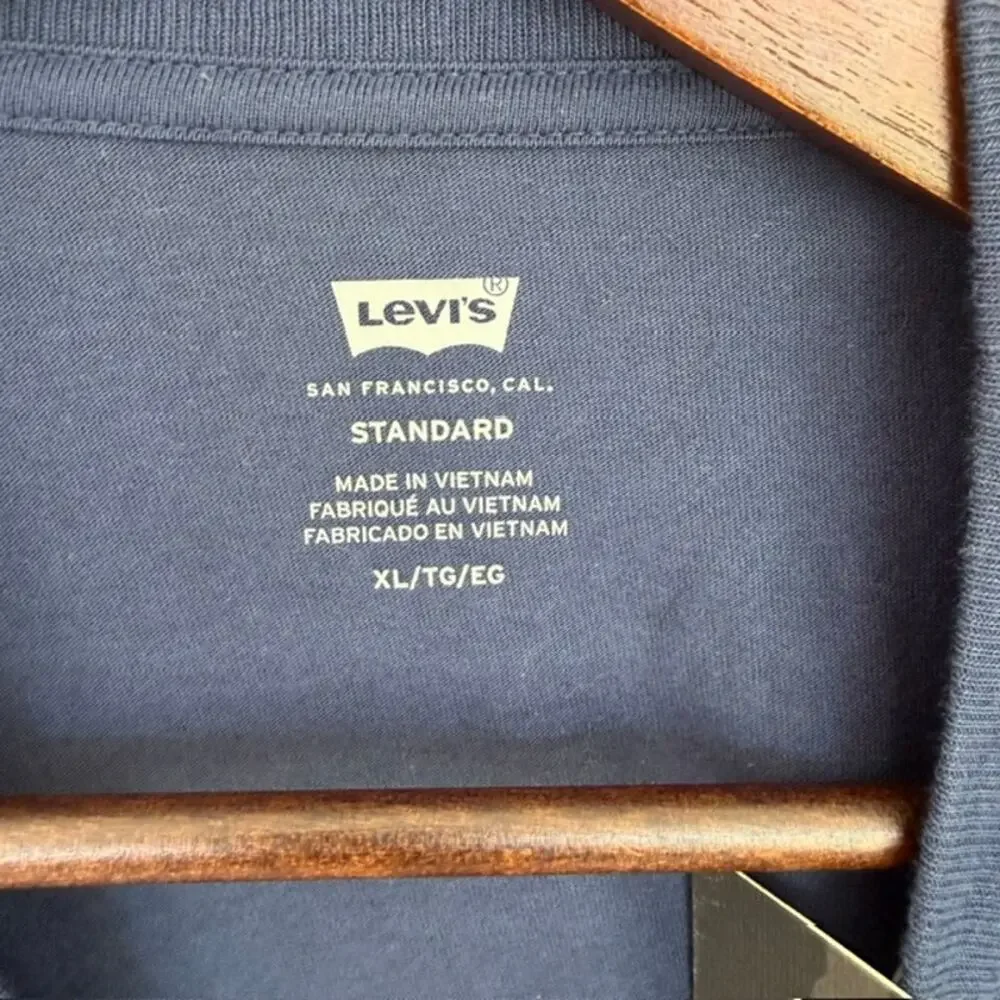 Levi's Navy Standard Short Sleeve T-Shirt XL - NWT
